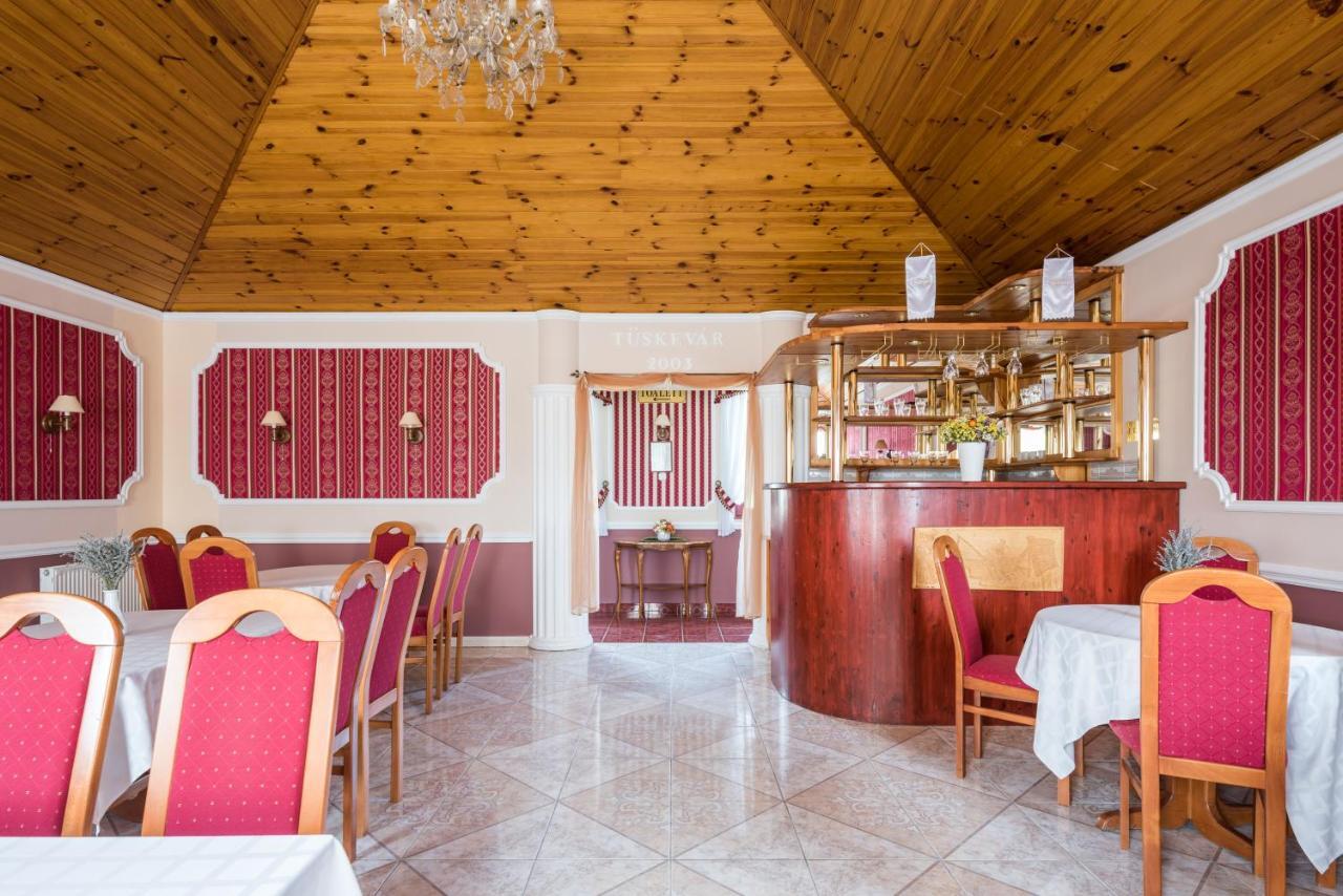 Hotel Bibic Es Tueskevar Etterem Es Horgaszto Nyiregyhaza Exterior photo