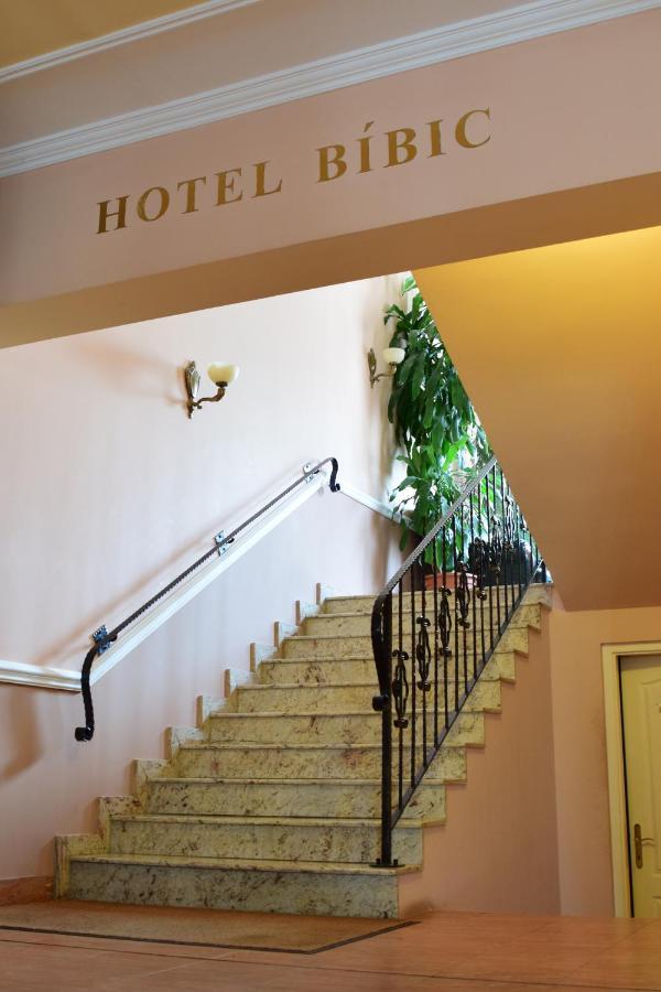 Hotel Bibic Es Tueskevar Etterem Es Horgaszto Nyiregyhaza Exterior photo