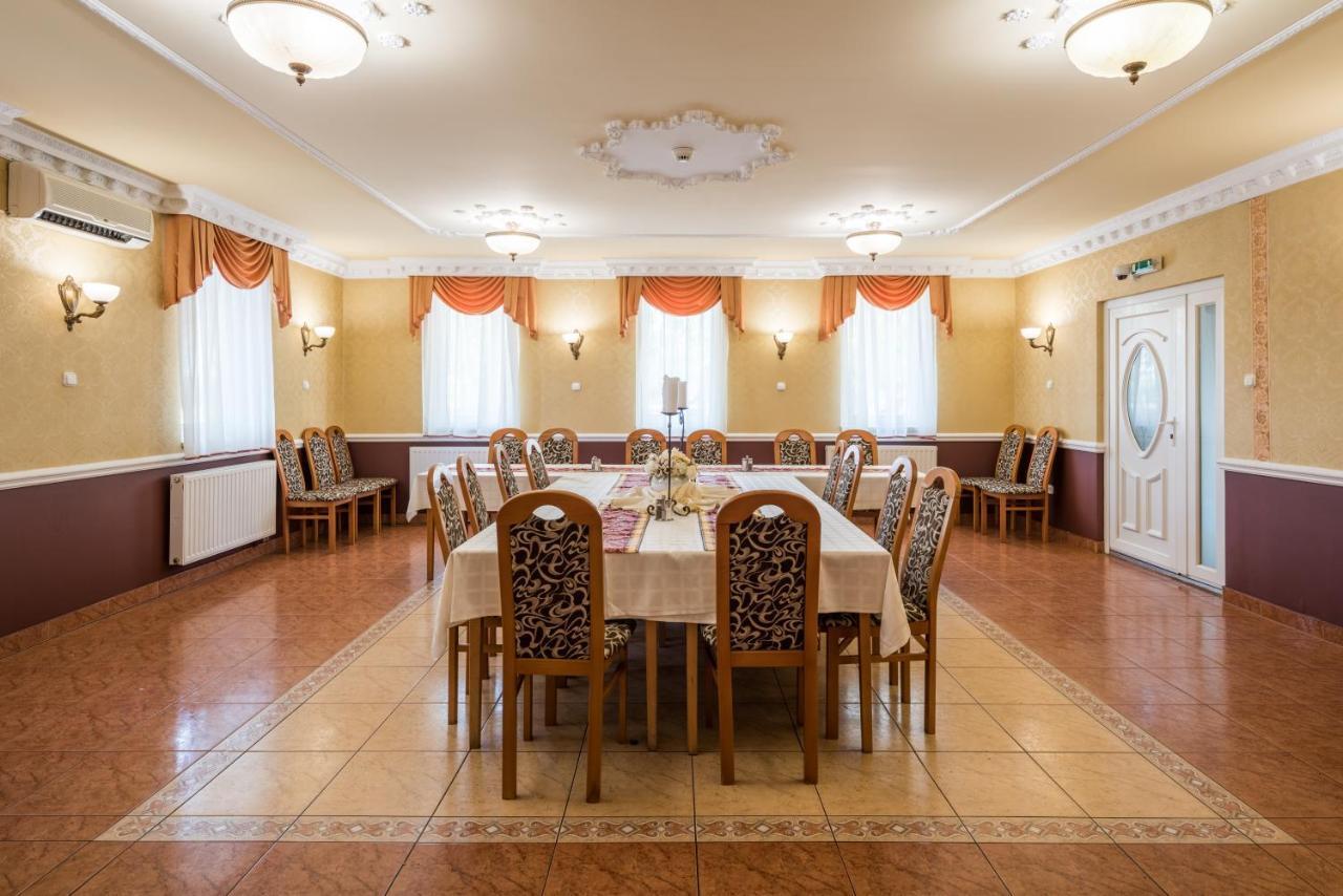 Hotel Bibic Es Tueskevar Etterem Es Horgaszto Nyiregyhaza Exterior photo